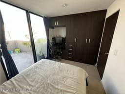 Casa con jardín privado y alberca, Zibatá. En RENTA