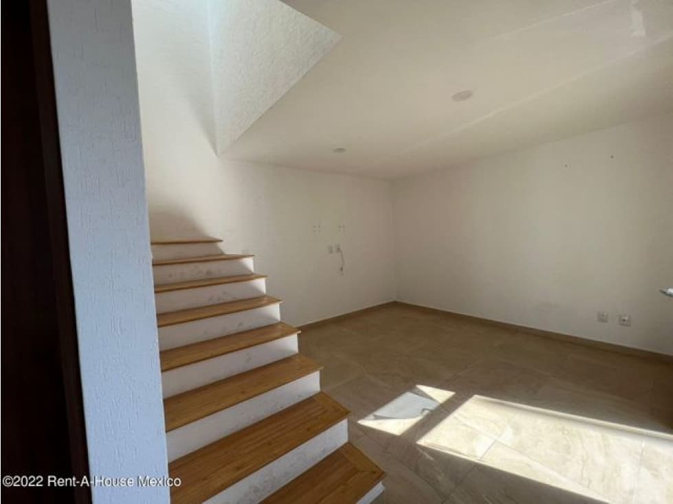 Casa con ludoteca y cuarto de TV - En Zibatá. RENTA — foto 4
