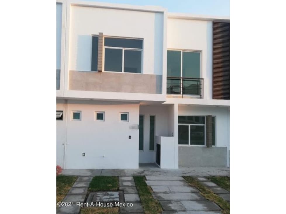 Los Olvera. Casa con terraza y estudio, para VENTA — foto 1