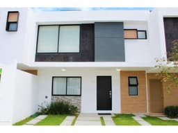 Zakia casa en VENTA con buenos espacios y 4 recamaras! RAH