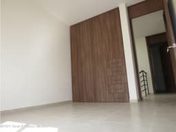 Casa en esquina, dentro de condominio. RENTA - Zibatá