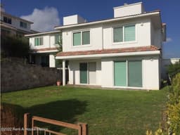 VENTA y RENTA. Casa de 3 niveles con estudio, Vista Real