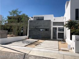 El Condado casa en VENTA de 3 niveles y 184 mts2 MJP