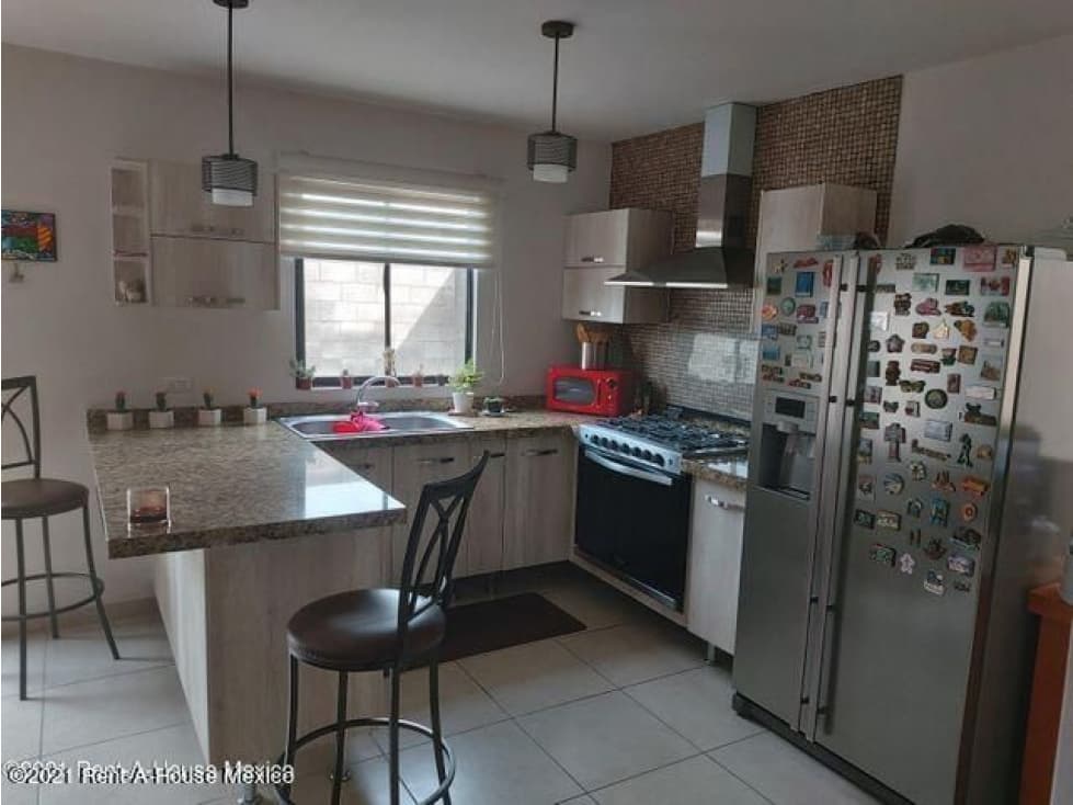 El Mirador, casa de 2 niveles con pasillo de servicio. VENTA — foto 6