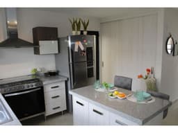 El Mirador. Casa de 2 niveles y con jardín, en VENTA