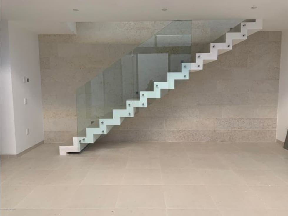 Casa con excelentes acabados y distribución — foto 5