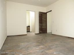 VENTA, casa con estudio y cocina integral. El Mirador