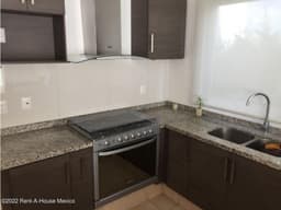 VENTA , Vista Real. Casa con estudio y alberca