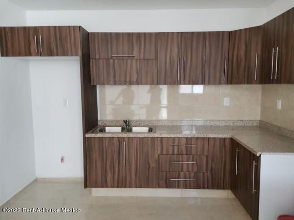 Casa equipada de 4 recámaras, VENTA. El Mirador — foto 1