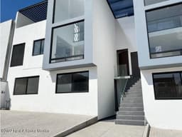 AIR 22-4445 Depa en venta. Zona Vista Real. Dos niveles y Roof Garden