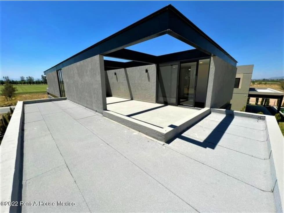 Casa con cuarto de TV y terrazas, en La Griega. VENTA — foto 1