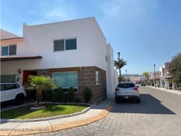 Qh1 Casa de 3 recámaras en venta en privada en El Pueblito