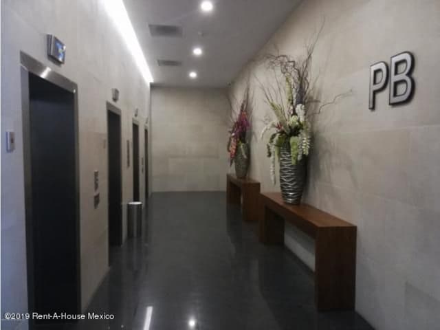 Oficina comercial con mezanine, Piamonte. VENTA