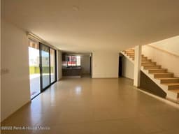 RENTA, casa con sala de TV en planta alta. Zákia