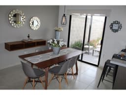 RENTA, casa en condominio con alberca. Zákia
