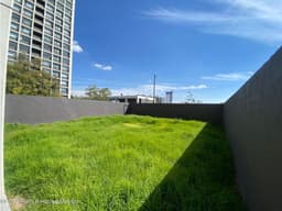 se renta PB de 3 recamaras  5 baños y 150 mts2 de jardin en juriquilla