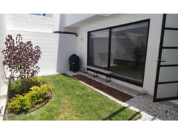Casa equipada de 3 recámaras, en Zákia. RENTA