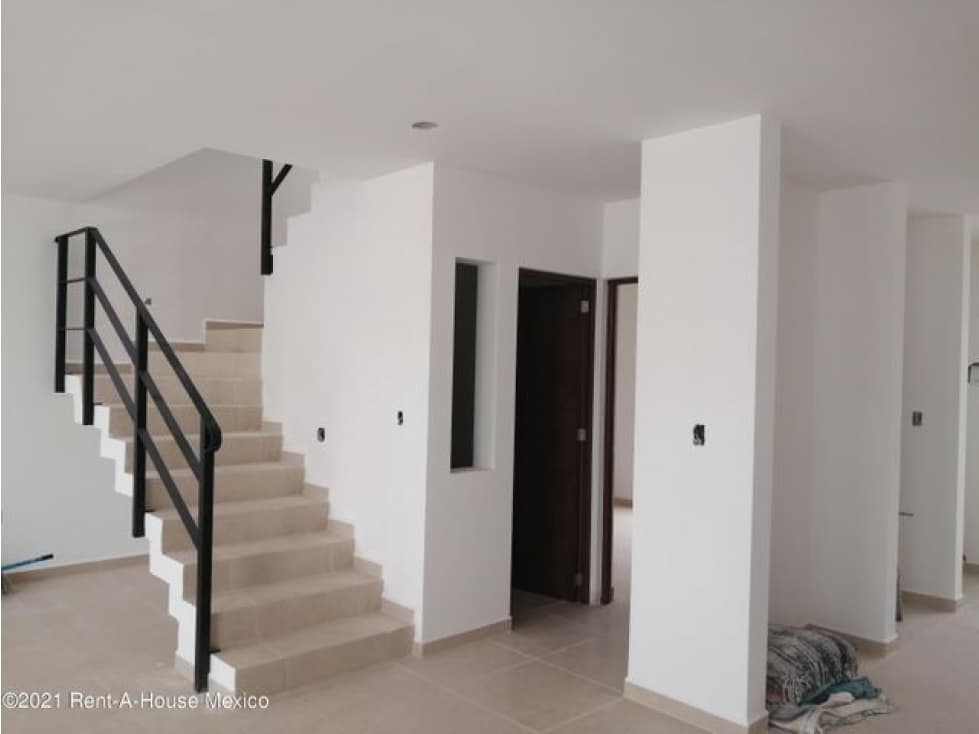 Casa en El Mirador, Totalmente Equipada y a Estrenar - Venta — foto 2