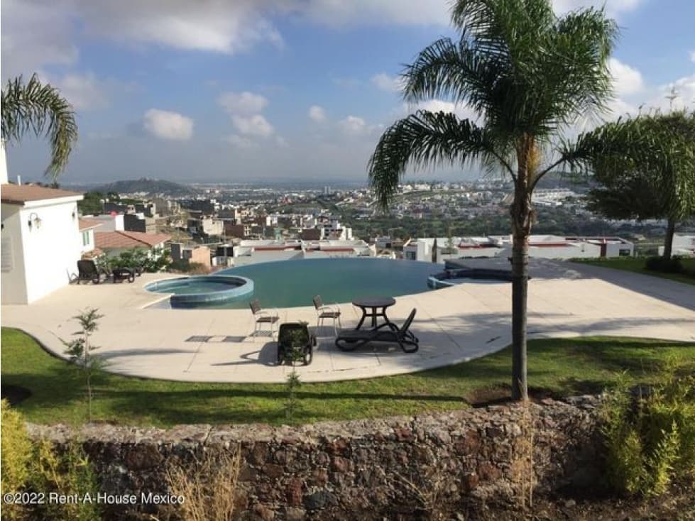 Casa equipada con cuarto de servicio, Vista Real - VENTA y RENTA — foto 1