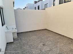 Zákia, RENTA. Casa equipada con patio trasero