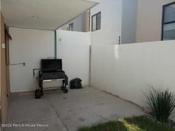 Zibatá. Casa en RENTA, con jardín y family room