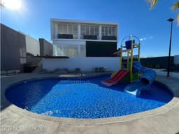 VENTA CASA EN ZIBATA CON CUARTO DE SERVICIO