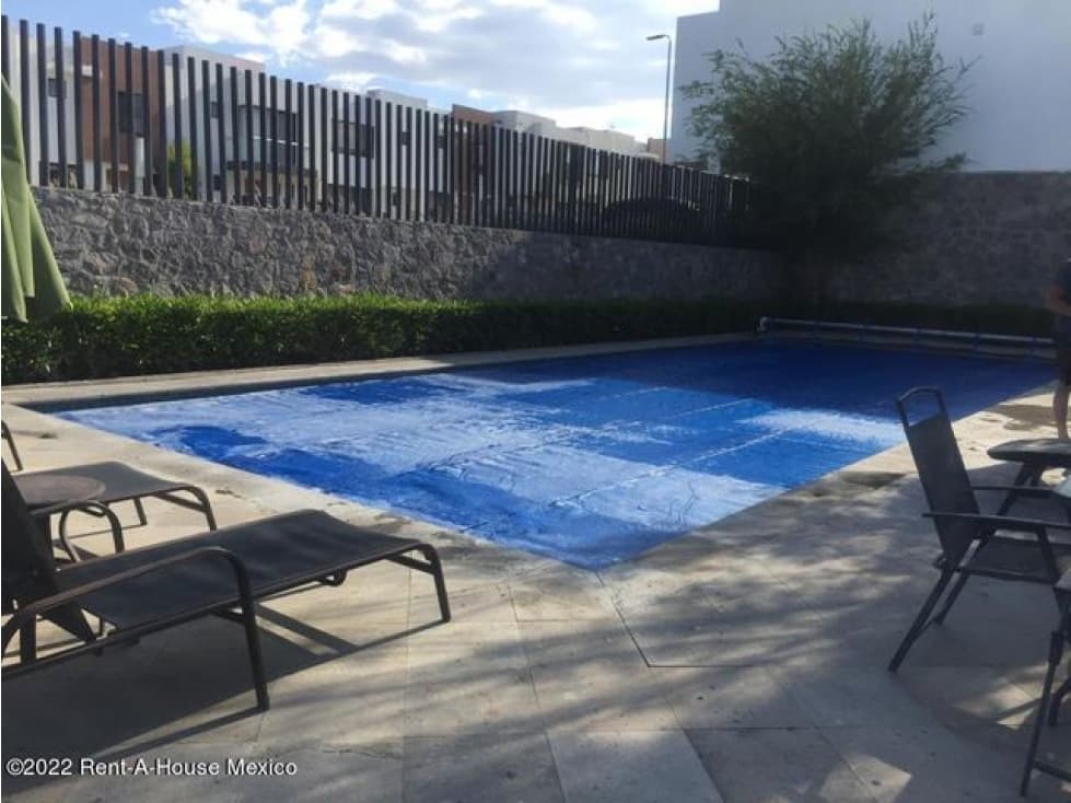 Casa en renta en Zibata — foto 1