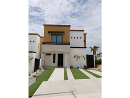Se vende casa en privada con alberca, Catania San José