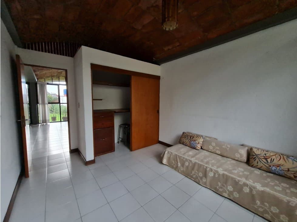 Casa Estilo Rustico con hermoso y enorme jardín. — foto 3