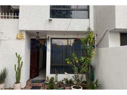 BONITA CASA CON EXCELENTE UBICACIÓN EN TLALNEPANTLA