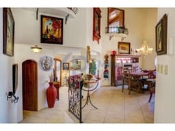 Esta casa contemporánea mexicana está ubicada en el hermoso