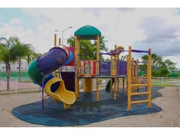 Casa en venta de 3 recamaras y 1 estudio Avenida Huayacan en Cancun.