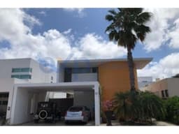 Amplia Casa con Elevador, en Residencial Cumbres