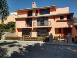 Renta amplia casa en Pulgas Pandas norte