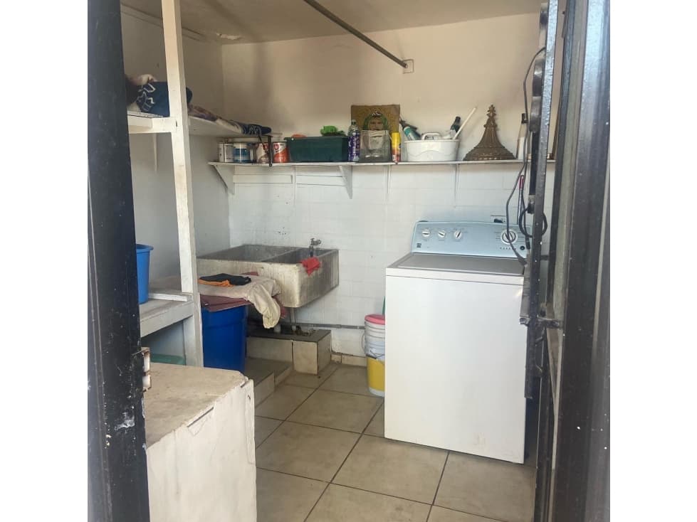 CASA EN VENTA EN LA COL. PERIODISTA — foto 3