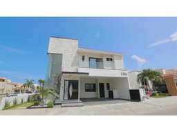 CASA EN VENTA EN PUNTA DIAMANTE