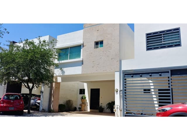 Casa Venta Cumbres Le Fontaine (con recámara completa en planta baja)