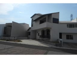 $2,174,434 ¡ENORME CASA EN REMATE PARA REMODELACIÓN EN CORREGIDORA!