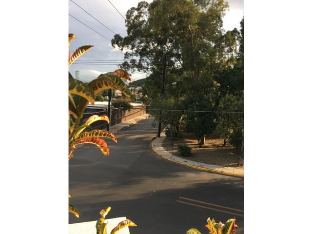 Venta Casa con 6 deptos.