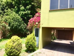 Casa Con Amplio Jardín en Venta En Fraccionamiento Las Animas