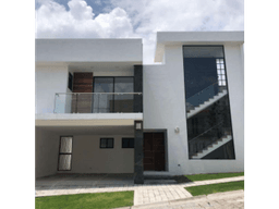 Casa en Venta Fracc. Cerrado Con Áreas Verdes Zona La Calera
