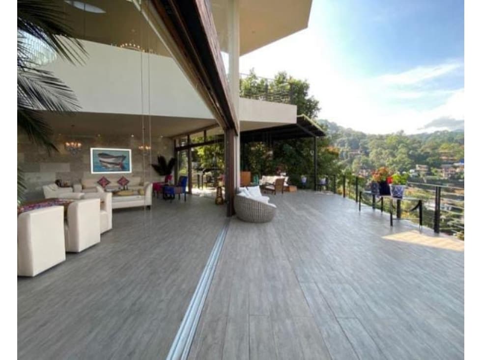 RESIDENCIA MODERNA  CON MAGNIFICA VISTA AL ALGO — foto 2
