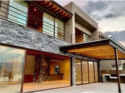 CASA LA PEÑA CON VISTA Y ACCESO AL LAGO
