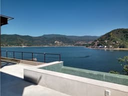 CASA LA PEÑA CON VISTA Y ACCESO AL LAGO