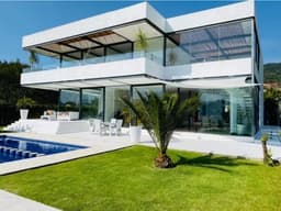 CASA BLANCA CON VISTA Y ACCESO AL LAGO