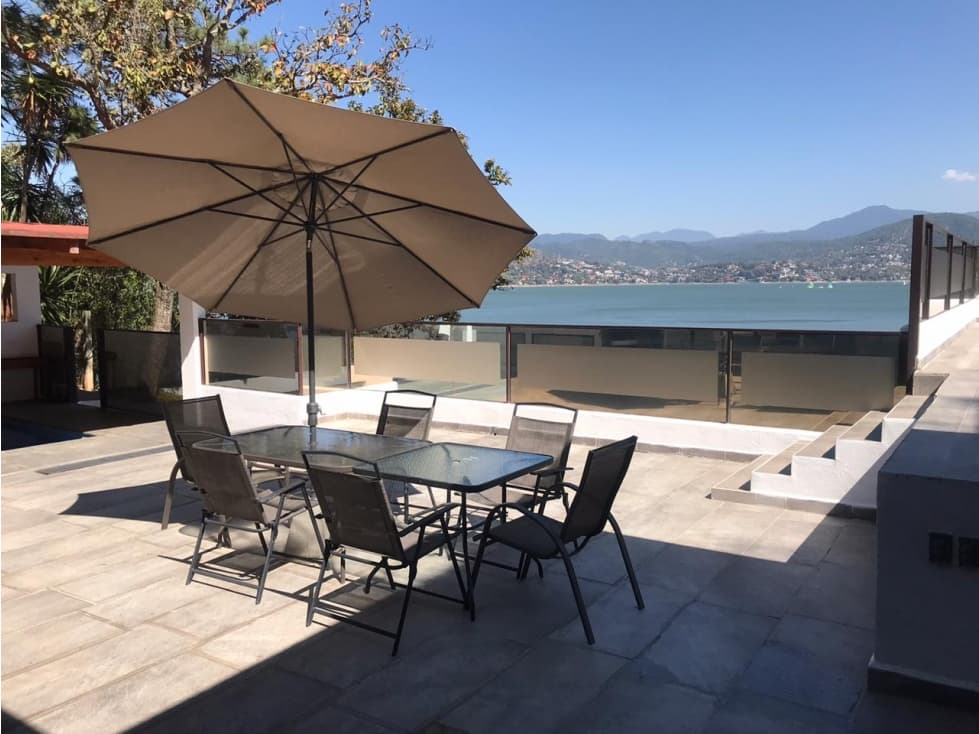 CASA CON ACCESO DIRECTO AL LAGO — foto 4