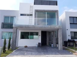 VENDO PRECIOSA  CASA EN GUADALAJARA