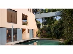 Residencia con excelentes espacios para modernizar, en calle cerrada