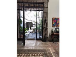 Predio con dos hermosas casas sobre Paseo de la Reforma