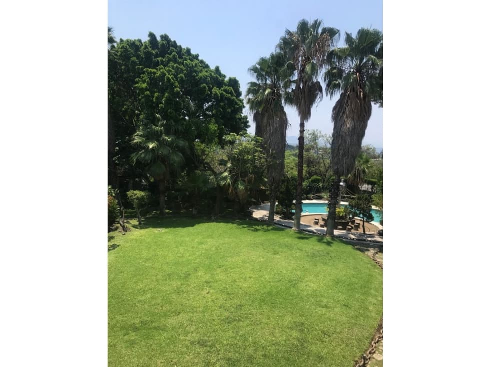 CASA EN CUERNAVACA CON ESPECTACULAR JARDIN — foto 3